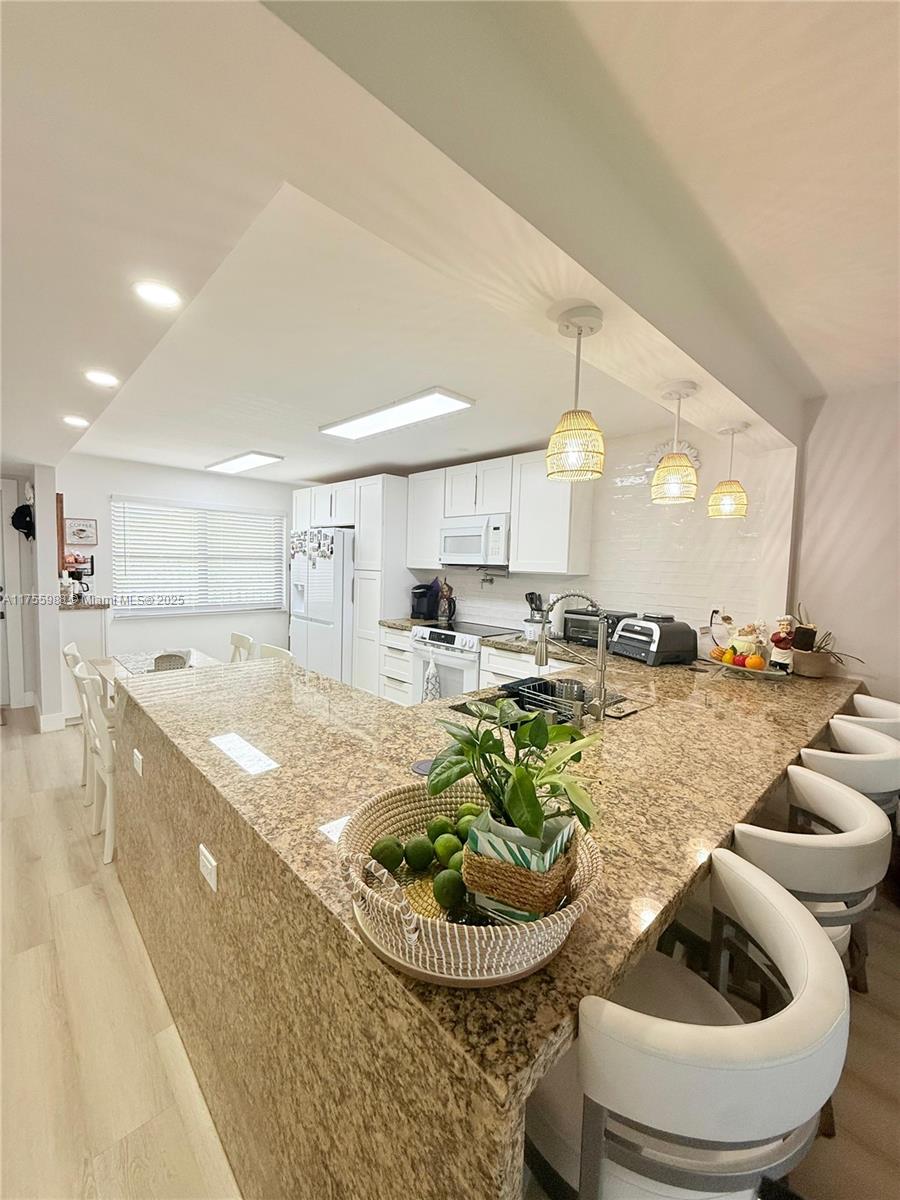 Sunrise Lakes 166 Condo