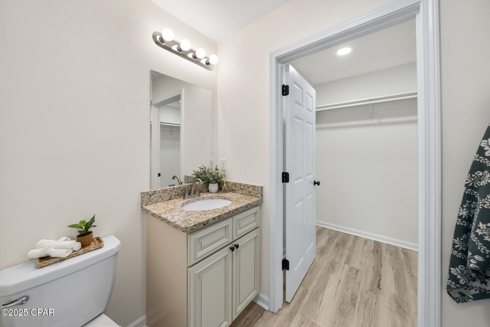 Image 12 For 2512 Shady Oak Court A&b