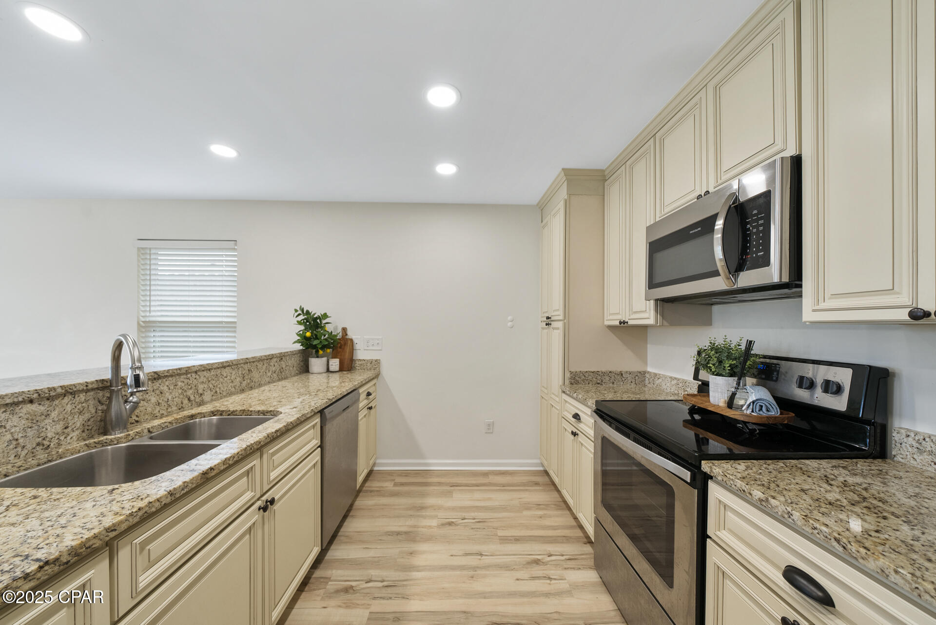 Image 3 For 2512 Shady Oak Court A&b