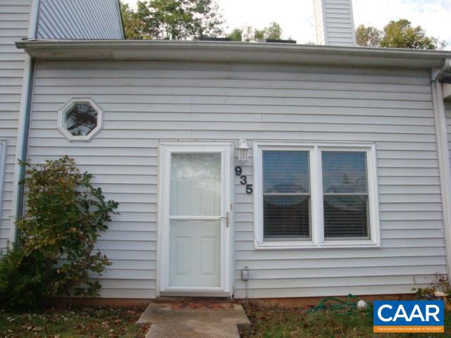 Totally remodeled townhome across from Rives Park. 3 Bedrooms and 2 Full Baths Screened porch off the master suite. Great view of the mountains. Granite tops in the kitchen, LVP in Kitchen, Dining Room, Family Room, Second level hall and Bathrooms. Carpeting in all bedrooms.