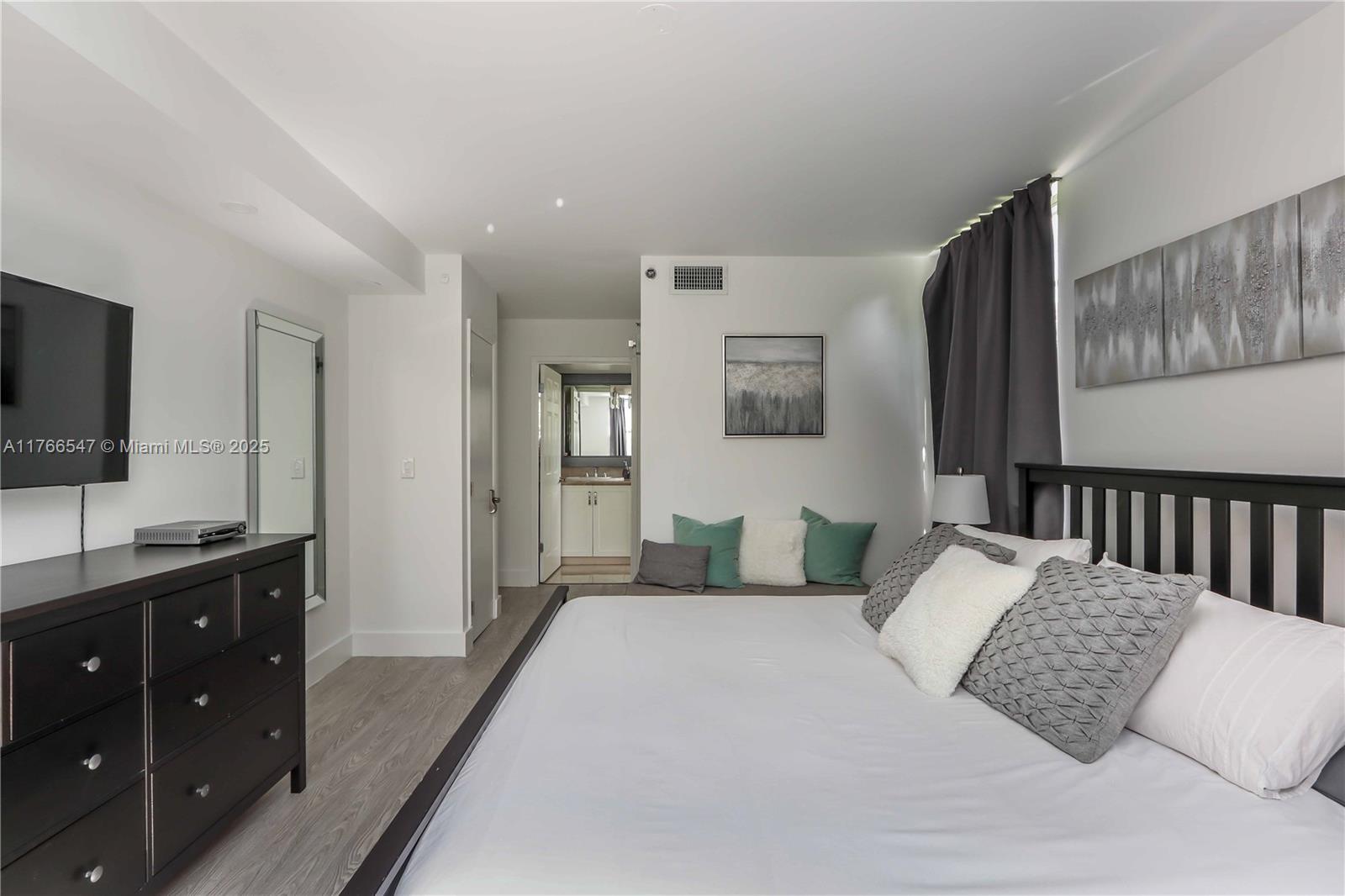 19555 E Country Club Dr #8202, Aventura FL 33180