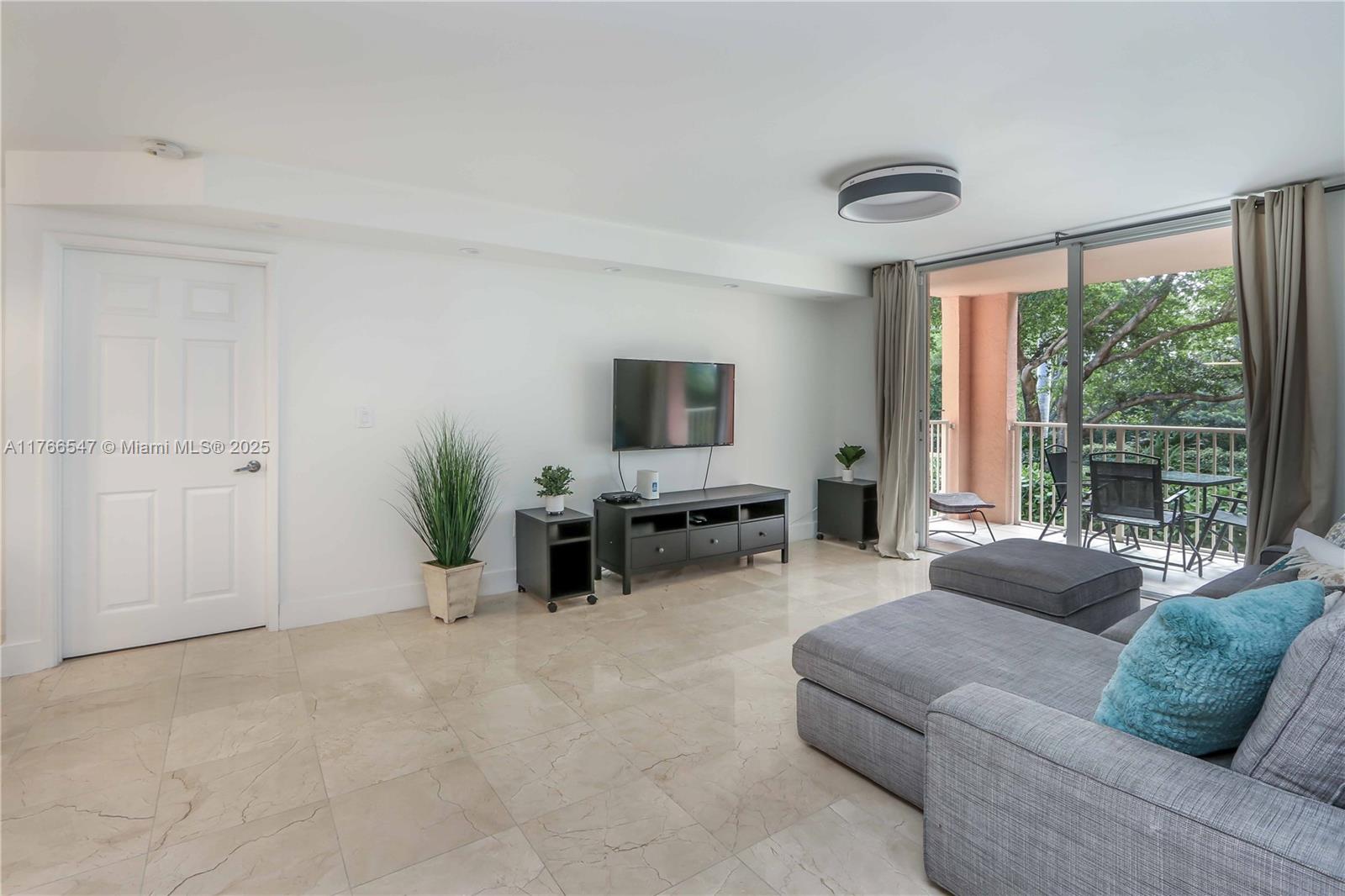 19555 E Country Club Dr #8202, Aventura FL 33180