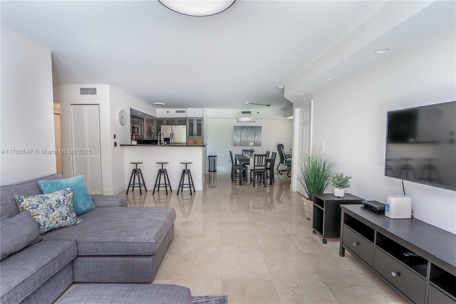 19555 E Country Club Dr #8202, Aventura FL 33180