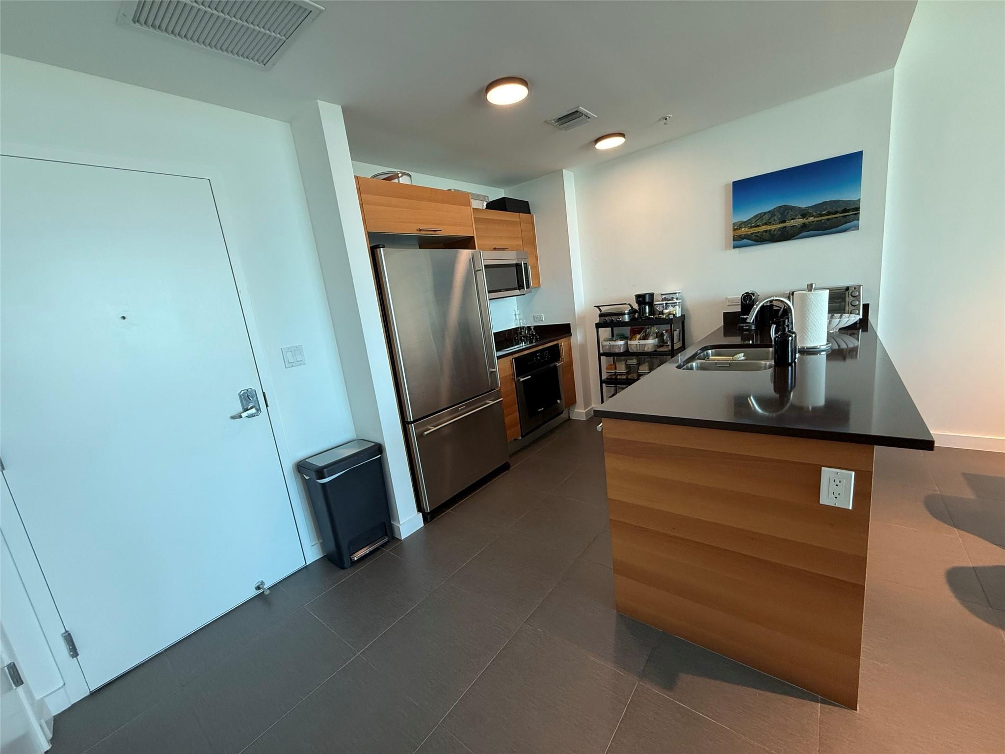 3301 NE 1 Avenue H2605