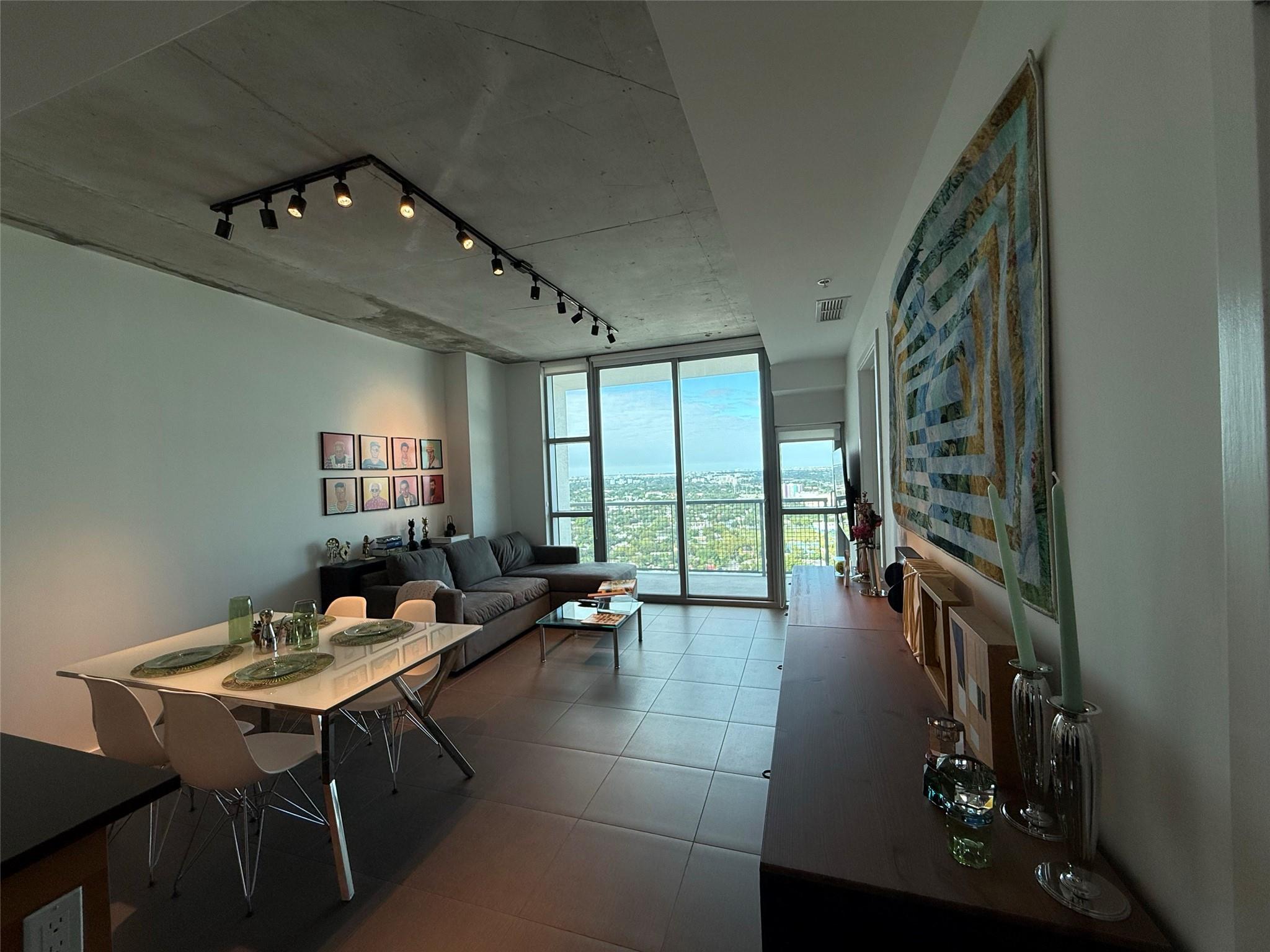 3301 NE 1 Avenue H2605