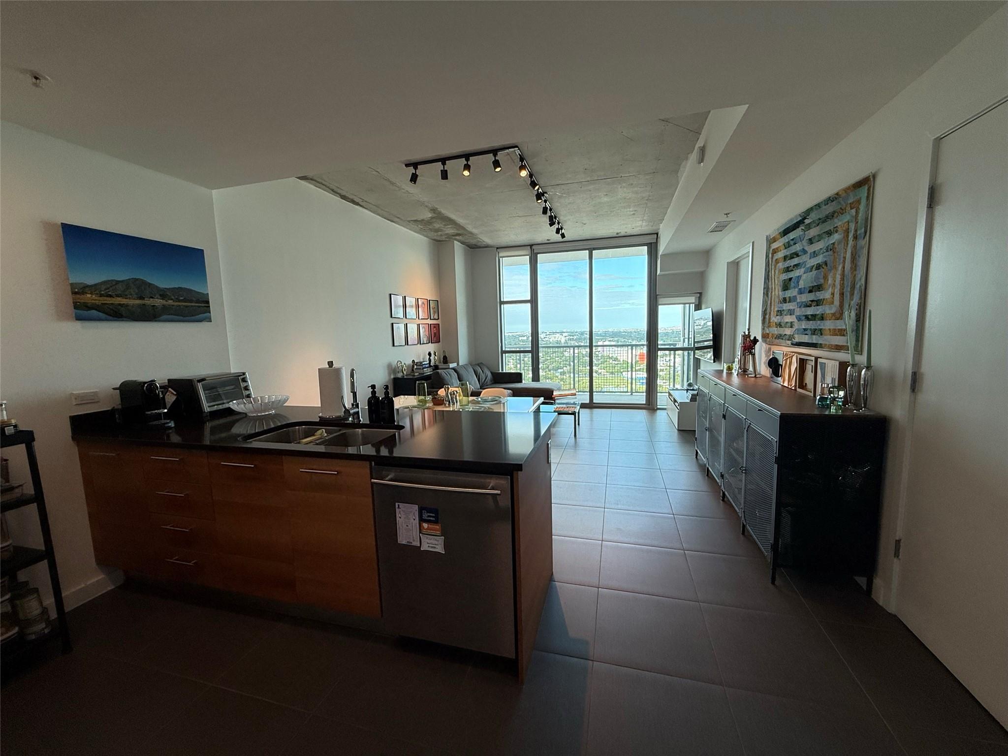 3301 NE 1 Avenue H2605