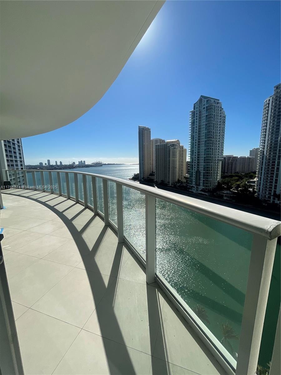 300 S Biscayne Blvd #1408, Miami FL 33131