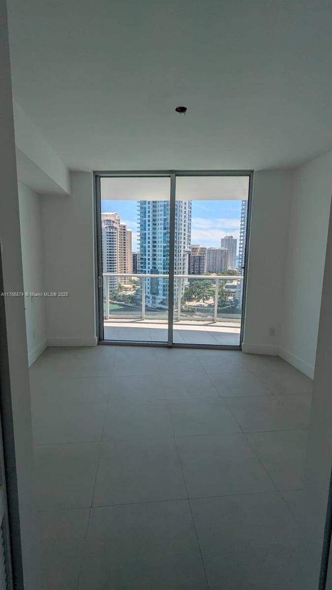300 S Biscayne Blvd #1408, Miami FL 33131