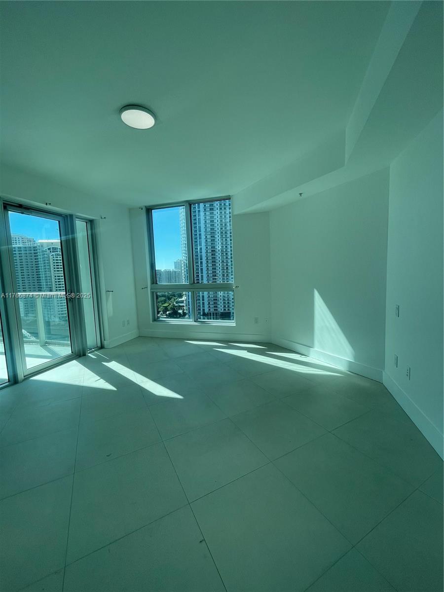 300 S Biscayne Blvd #1408, Miami FL 33131