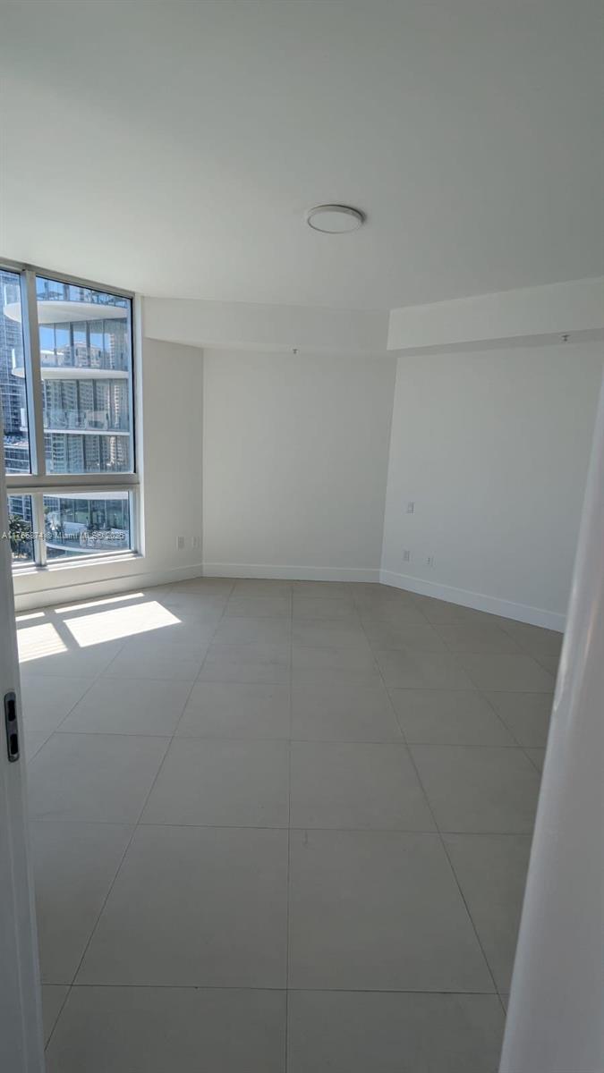 300 S Biscayne Blvd #1408, Miami FL 33131