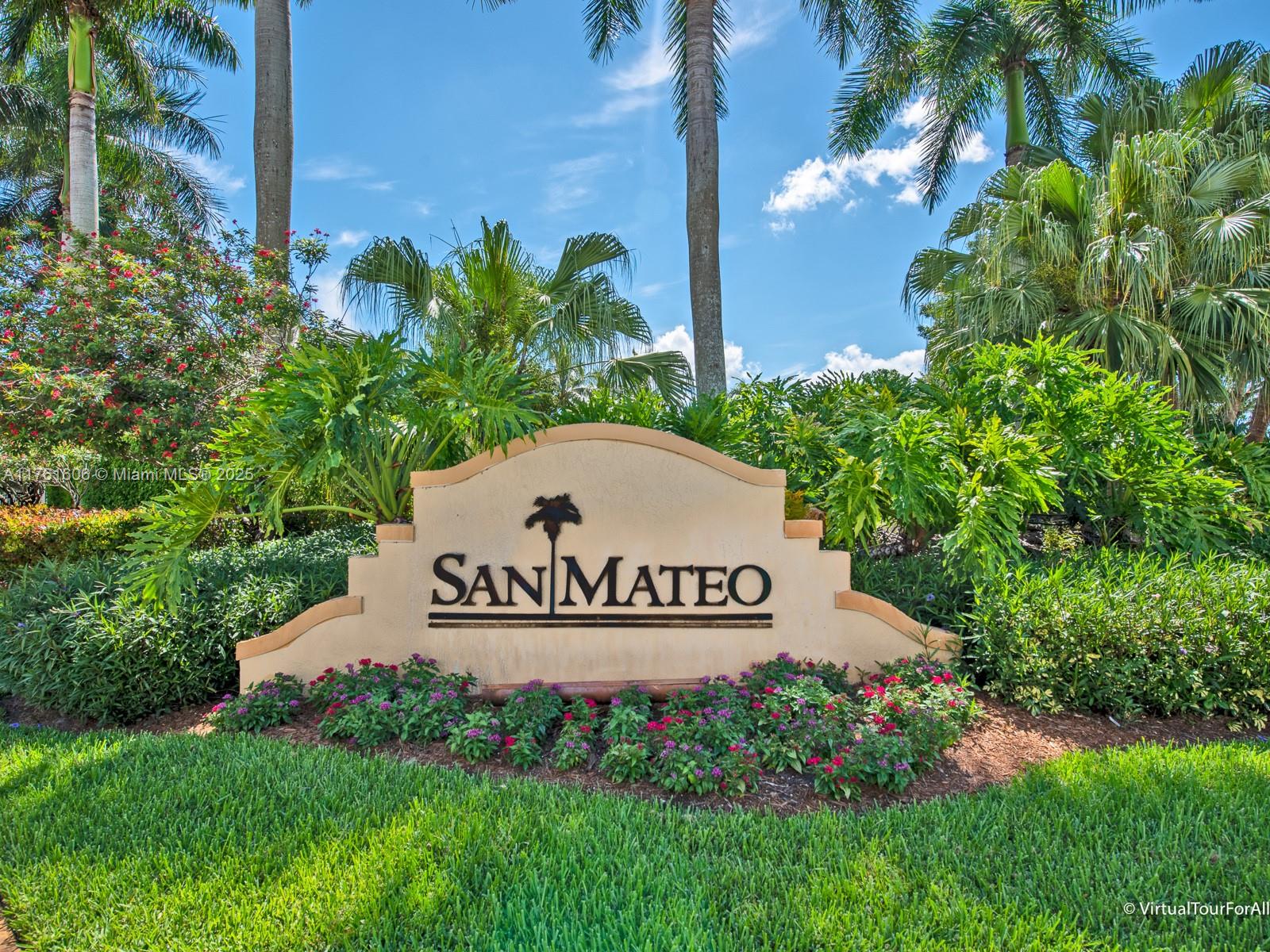 Great Property to call Home or for Investment.
2 bed and 2  1/2 baths with an excellent floor plan..
A very nice and private patio with a garden to enjoy ..
Schedule an appointment ASAP.....
It will go fast...