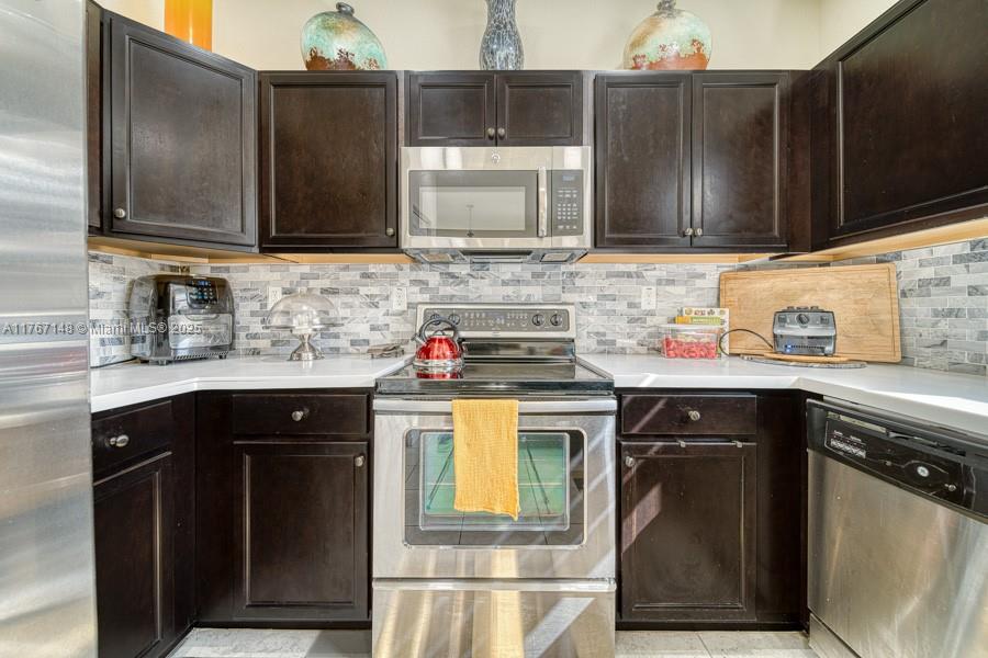 121 SE 34th Ter 121
