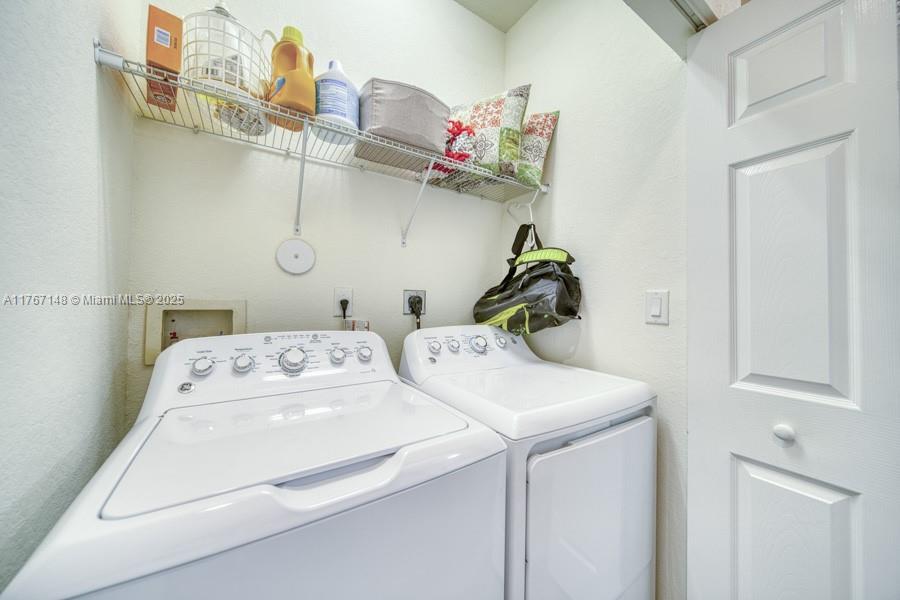 121 SE 34th Ter 121