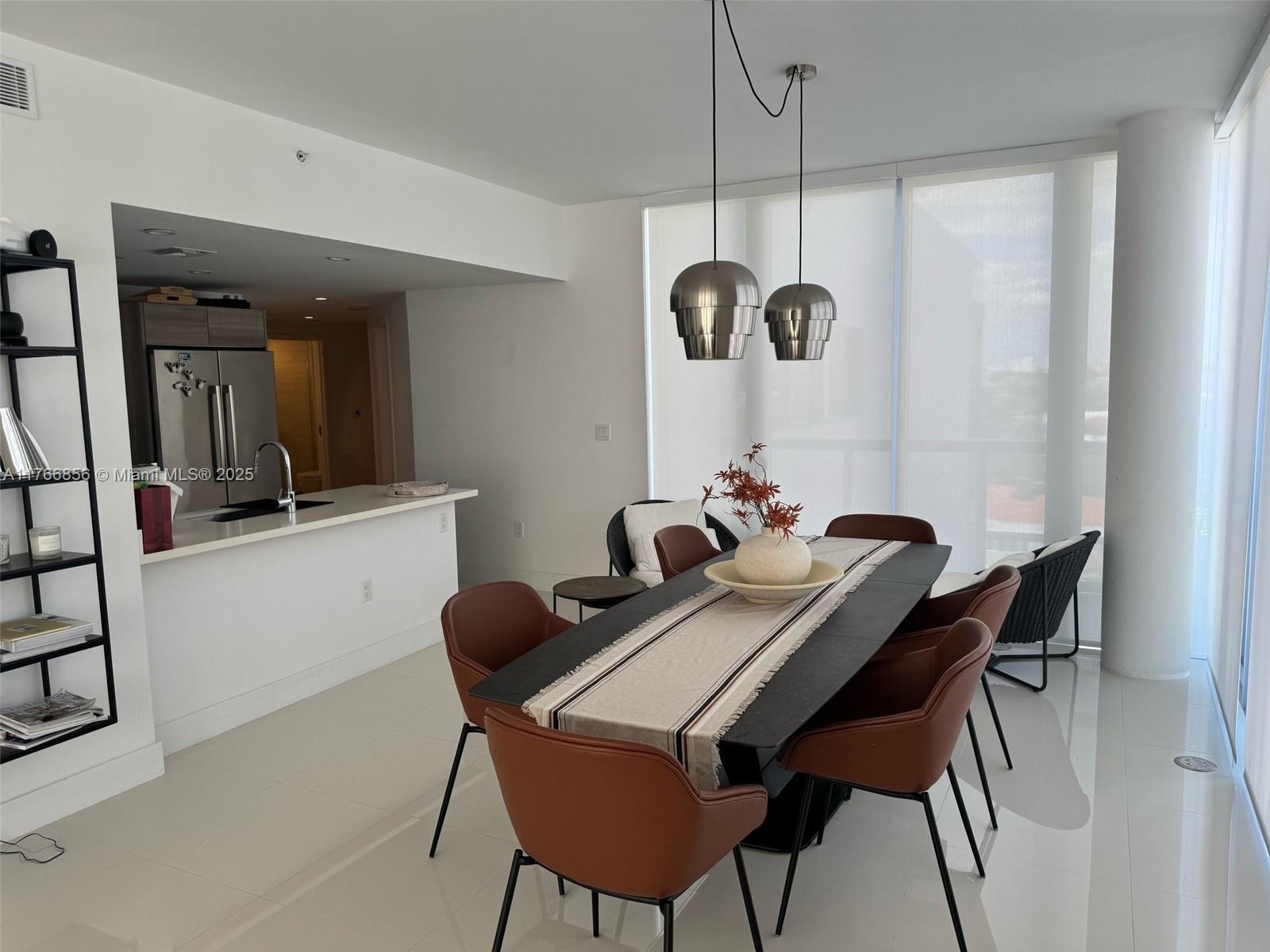 Apartamento à Venda em Bay Harbor Islands, FL