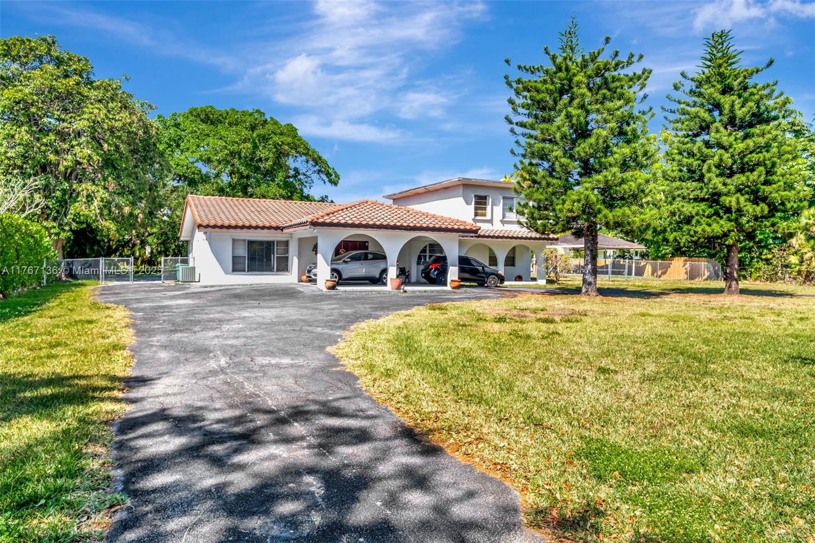 6835 SW 112th St, Pinecrest, Florida image 2