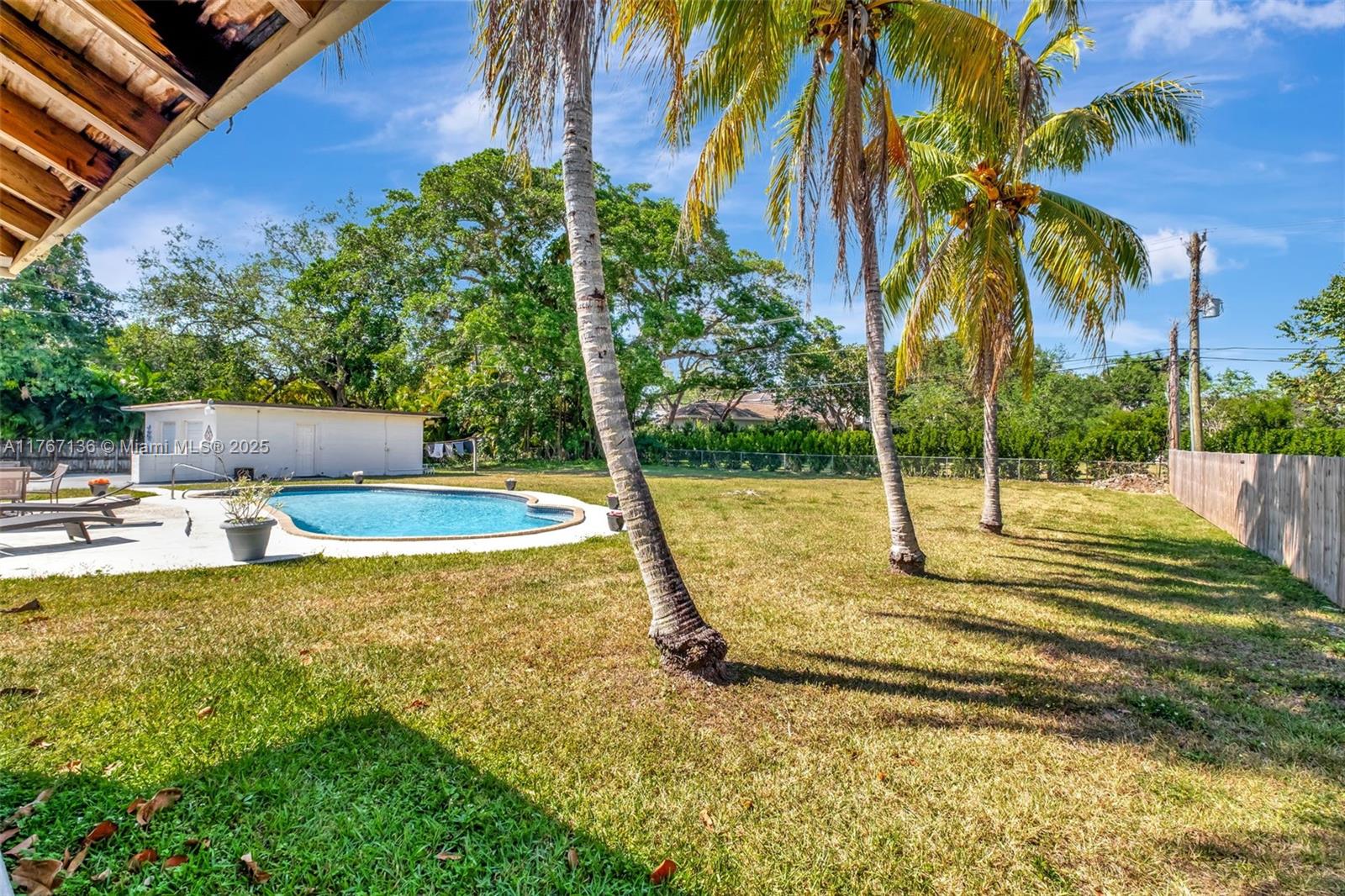 6835 SW 112th St, Pinecrest, Florida image 32