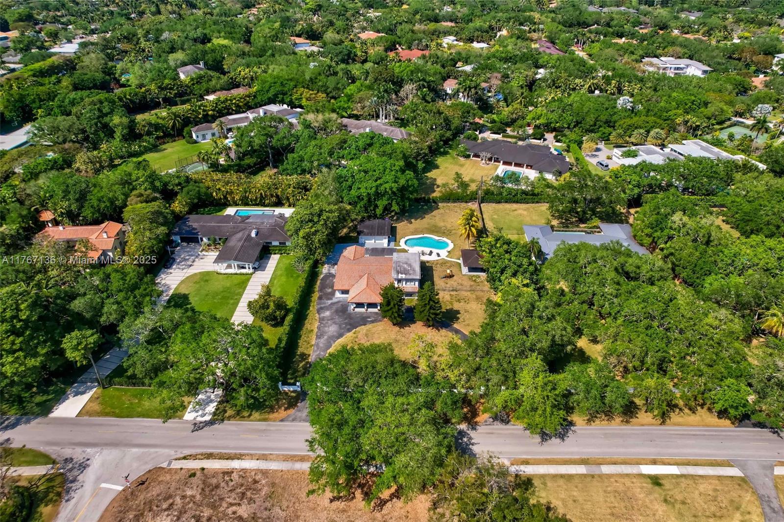 6835 SW 112th St, Pinecrest, Florida image 4