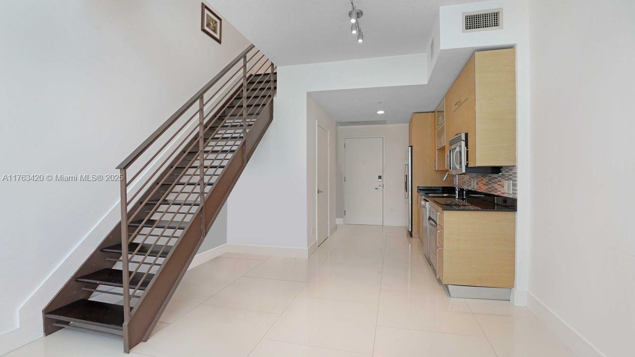 60 SW 13th St #3820, Miami FL 33130