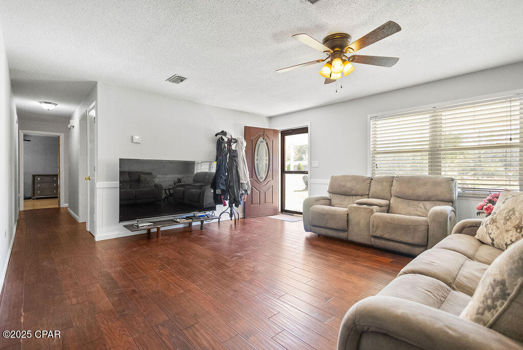 Image 10 For 1652 Sunny Hills Boulevard