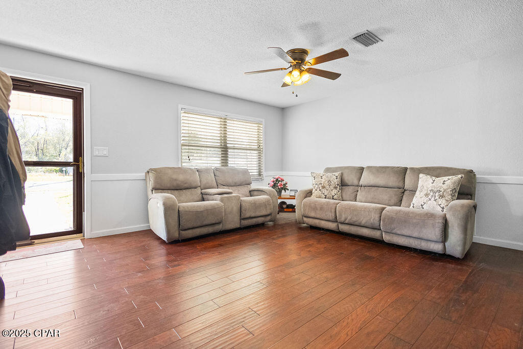 Image 11 For 1652 Sunny Hills Boulevard