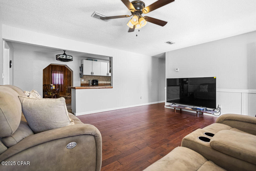 Image 9 For 1652 Sunny Hills Boulevard