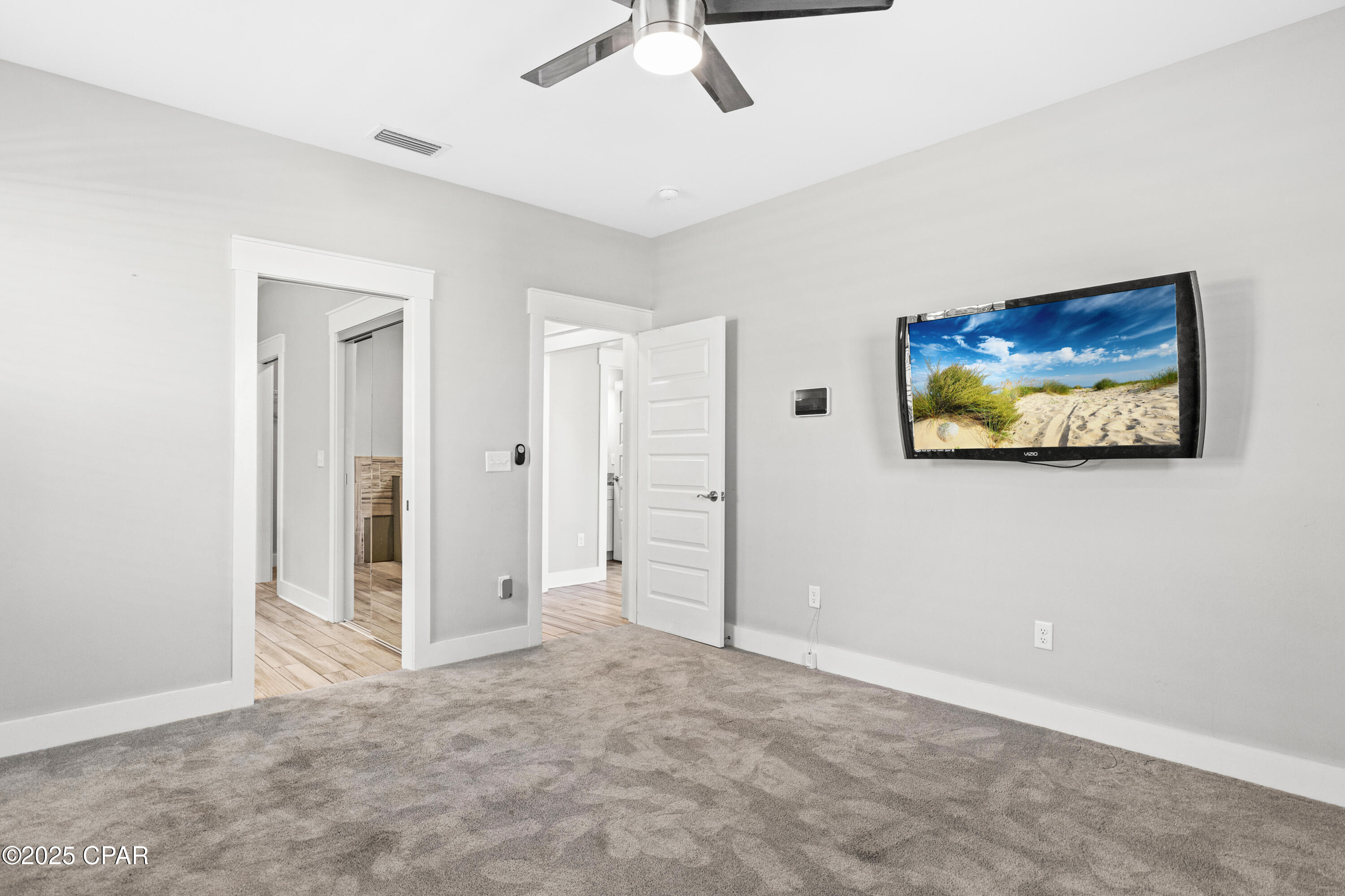 Image 10 For 6222 Pinetree Avenue