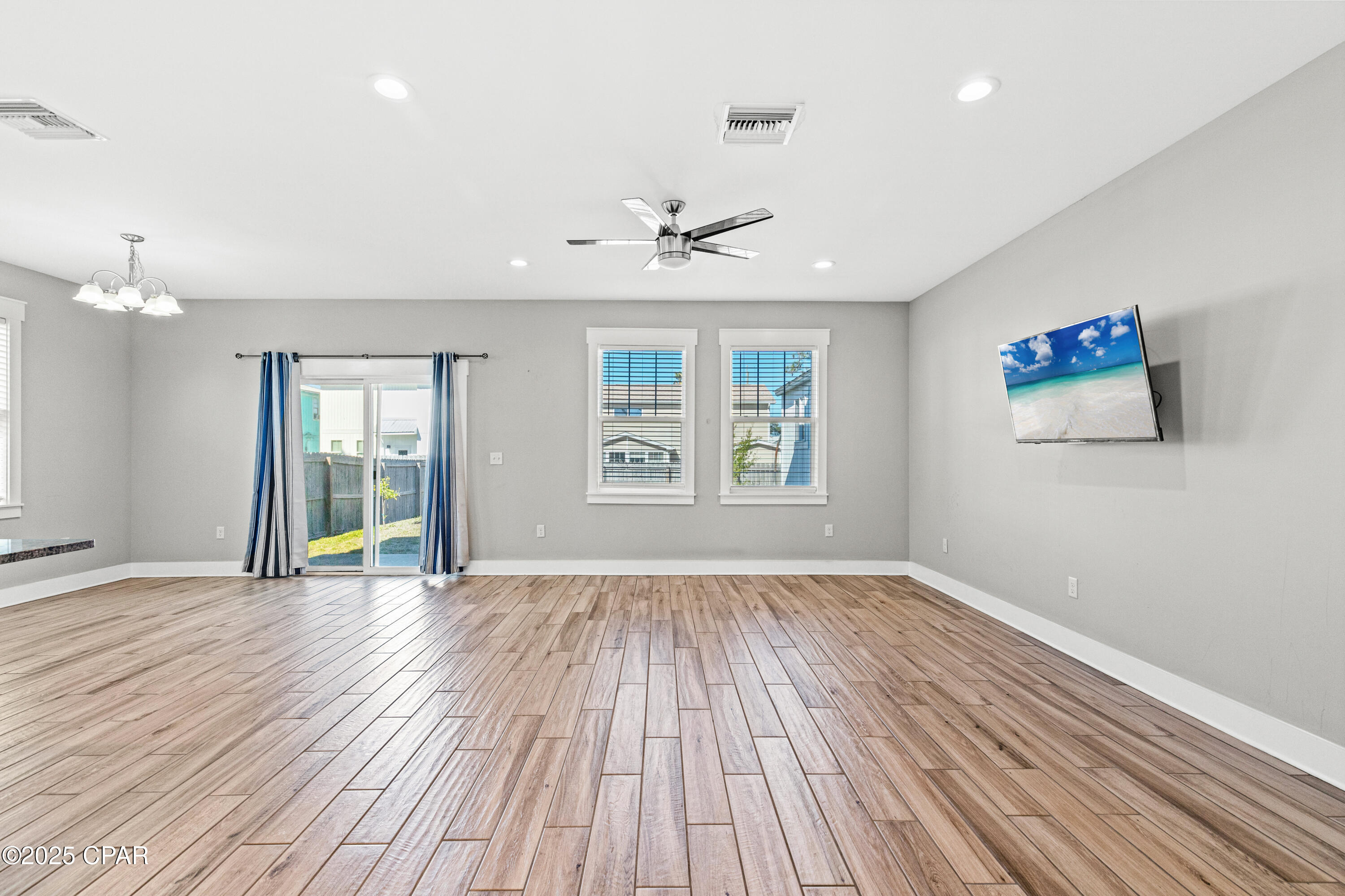 Image 6 For 6222 Pinetree Avenue