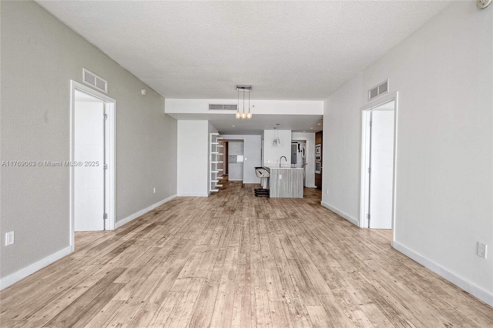 600 NE 27th St #2103, Miami FL 33137