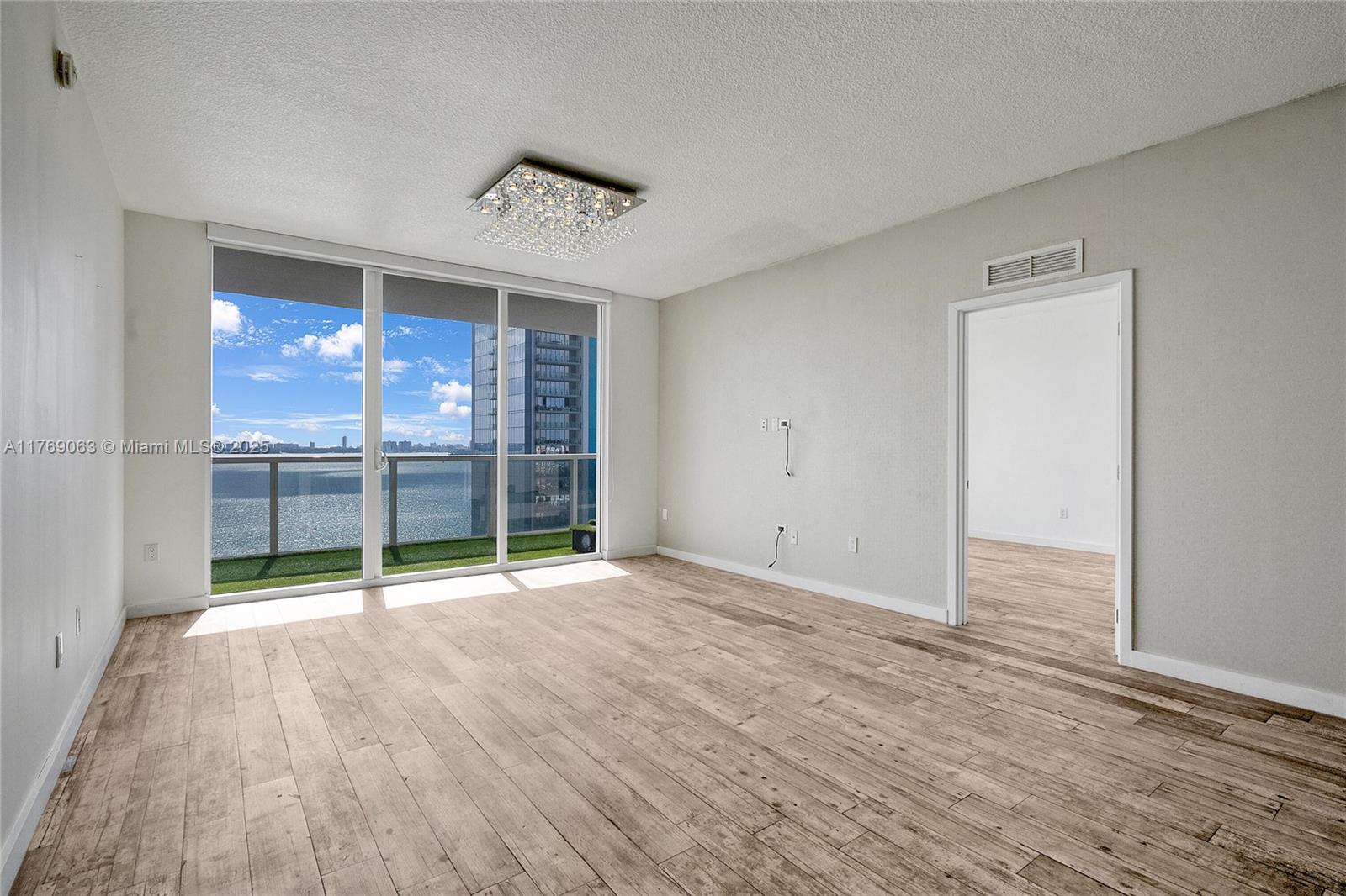600 NE 27th St #2103, Miami FL 33137