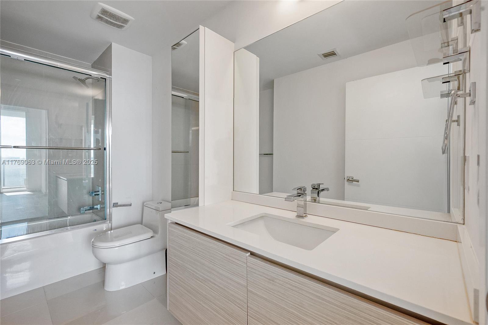 600 NE 27th St #2103, Miami FL 33137