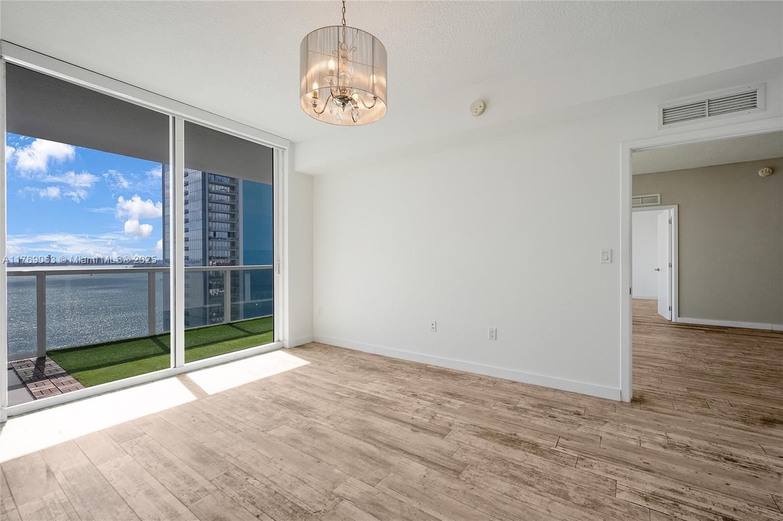 600 NE 27th St #2103, Miami FL 33137
