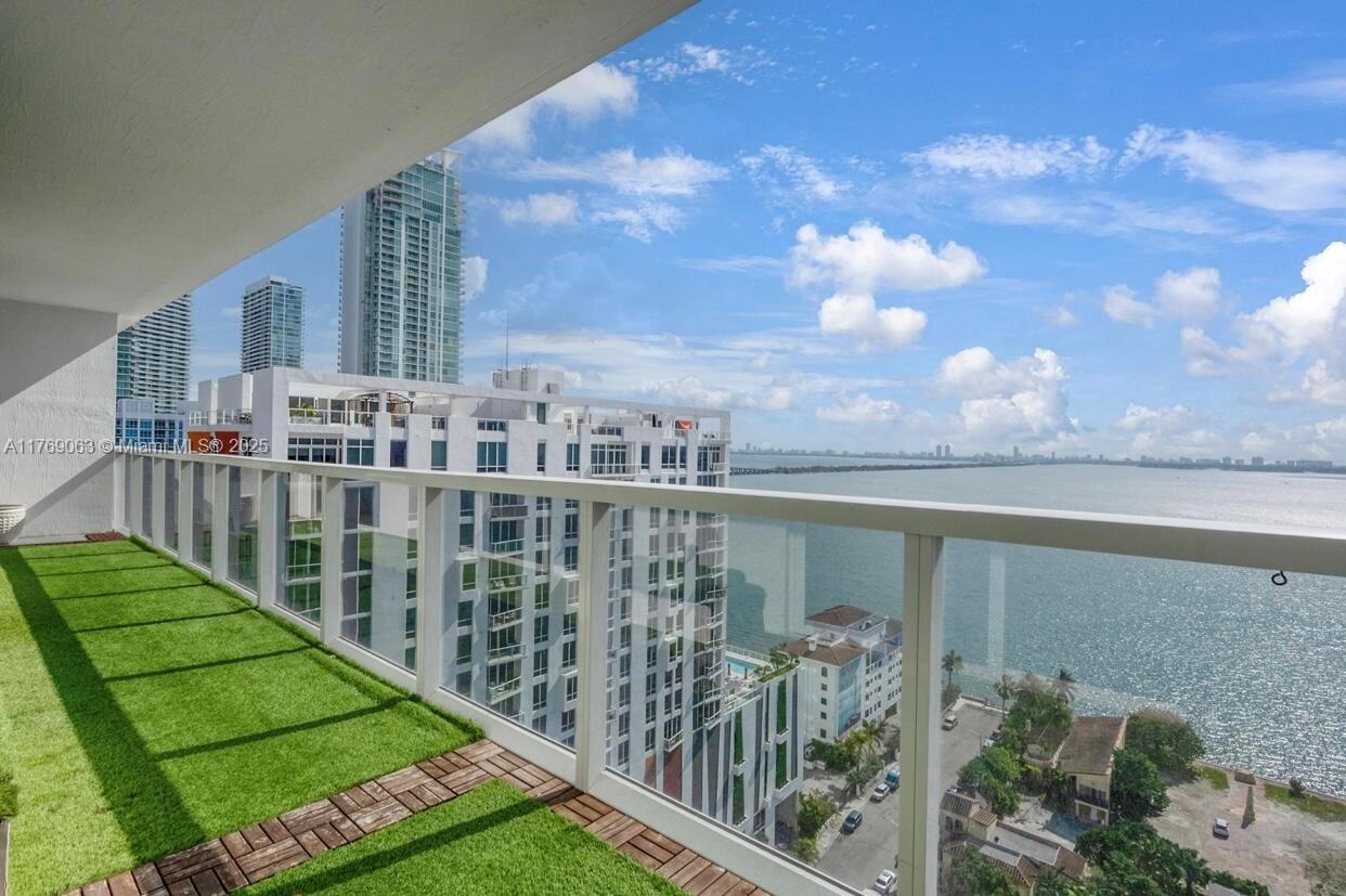 600 NE 27th St #2103, Miami FL 33137