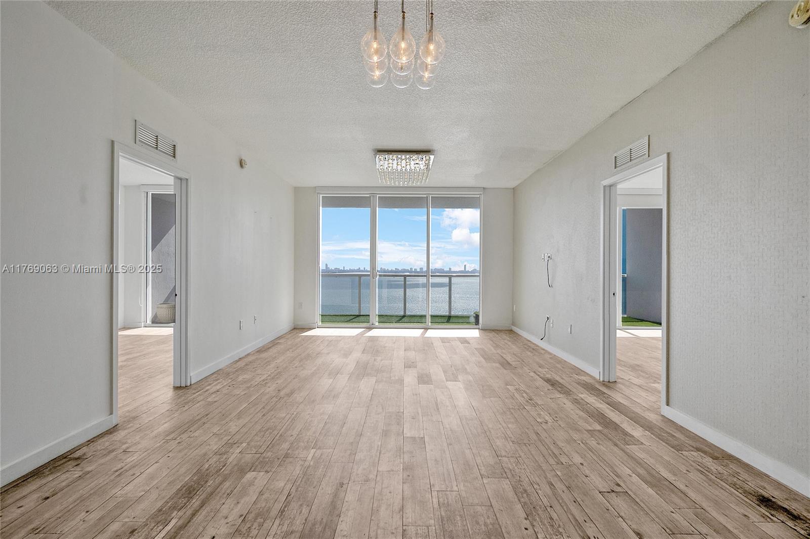 600 NE 27th St #2103, Miami FL 33137
