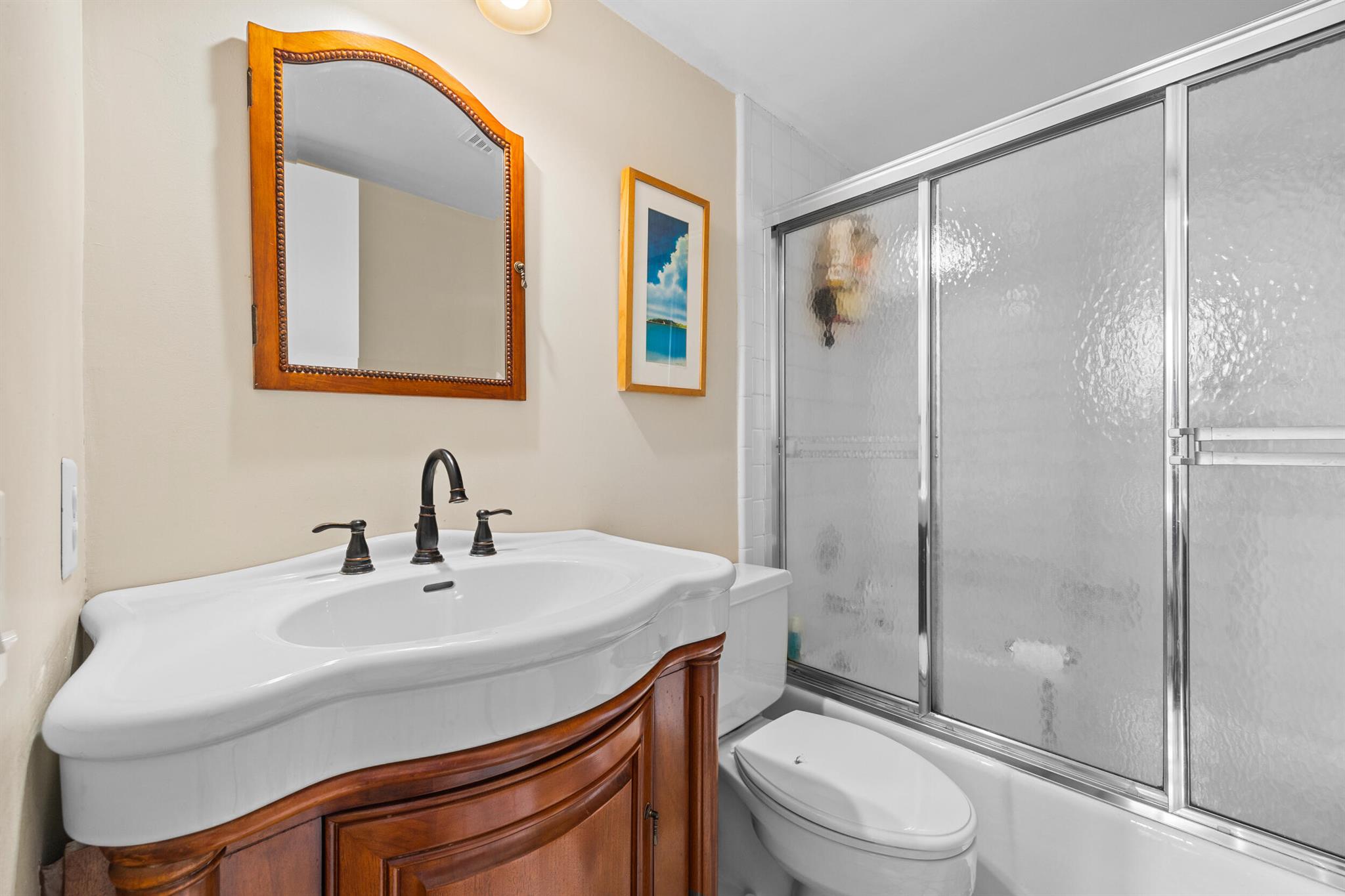 Image to showcase the property located at 225 Beach Road 102
