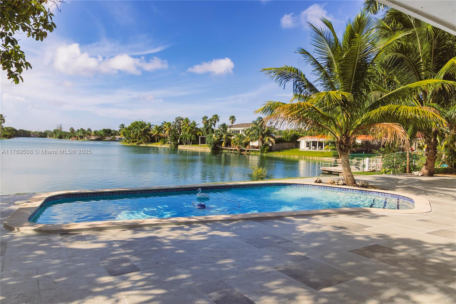 2255 207th St, Miami, Florida 33180