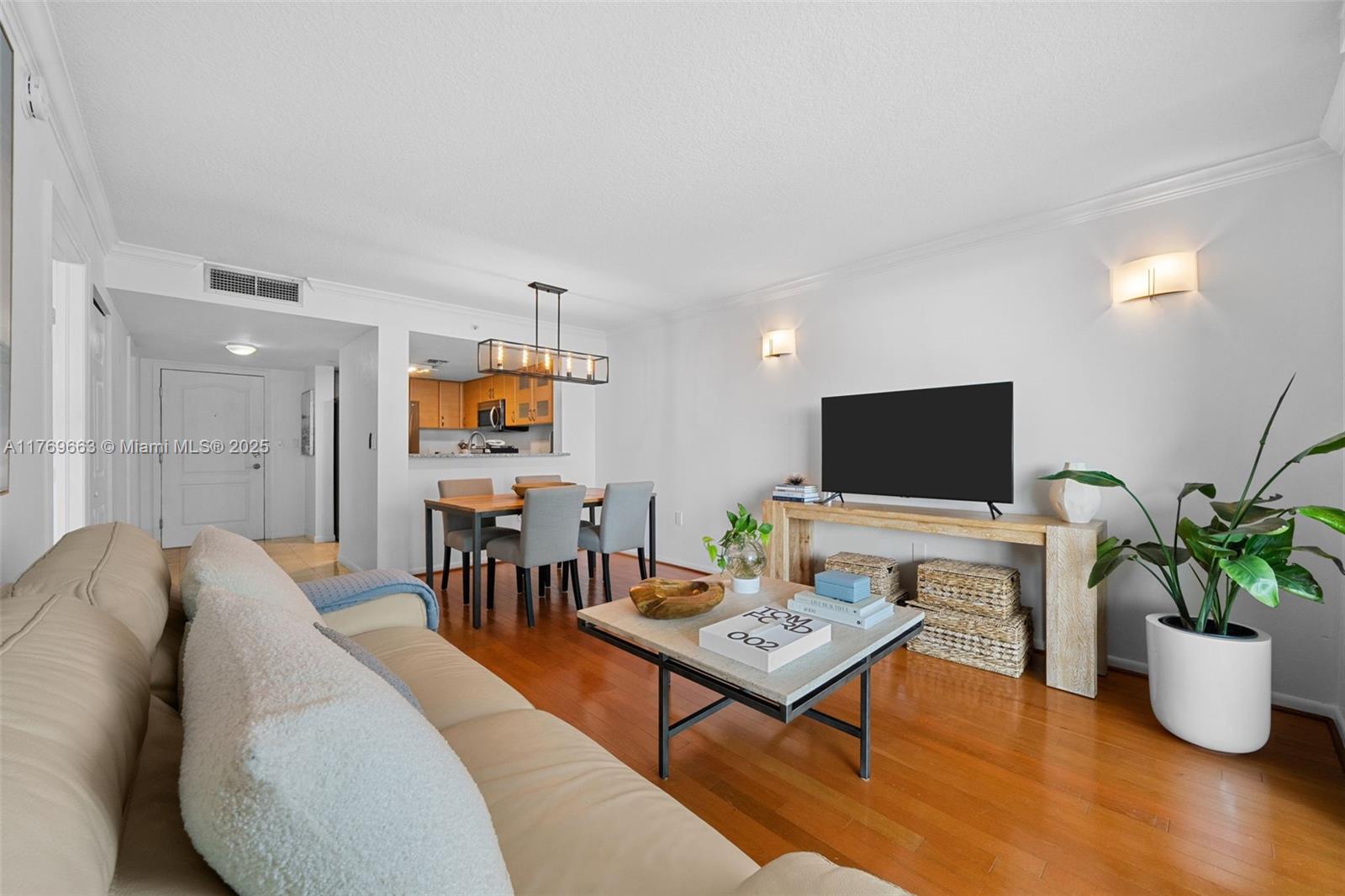 2101 Brickell Ave #1809, Miami FL 33129