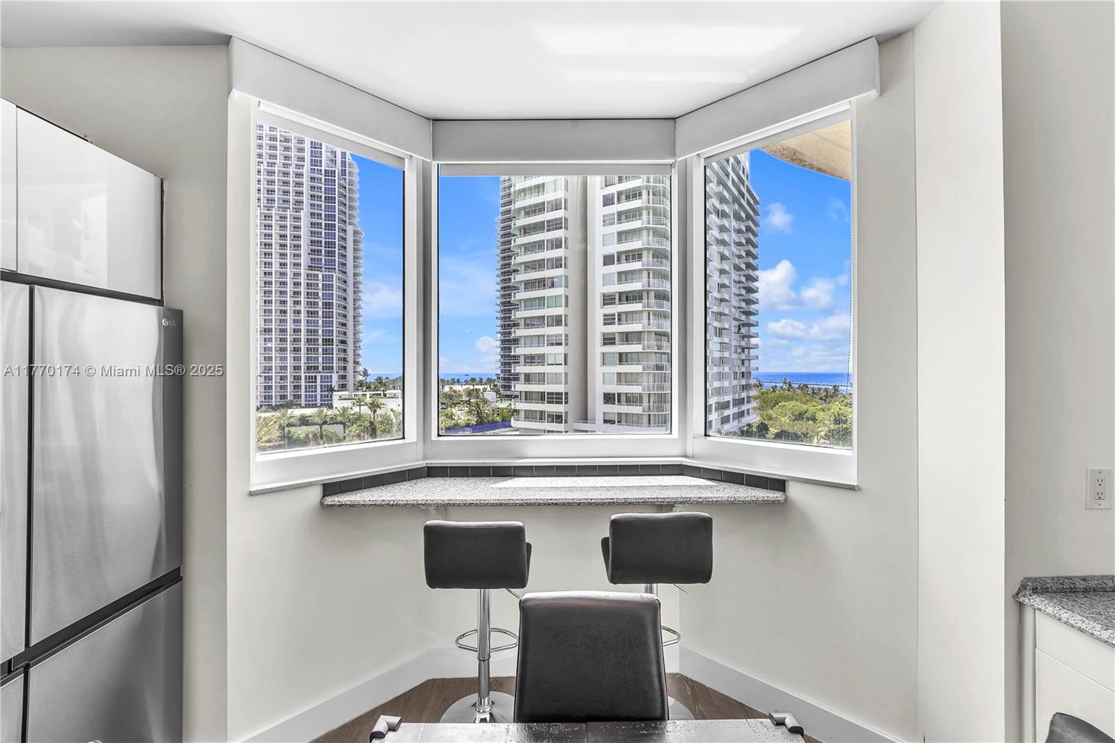 300 S POINTE DR #809, Miami Beach FL 33139