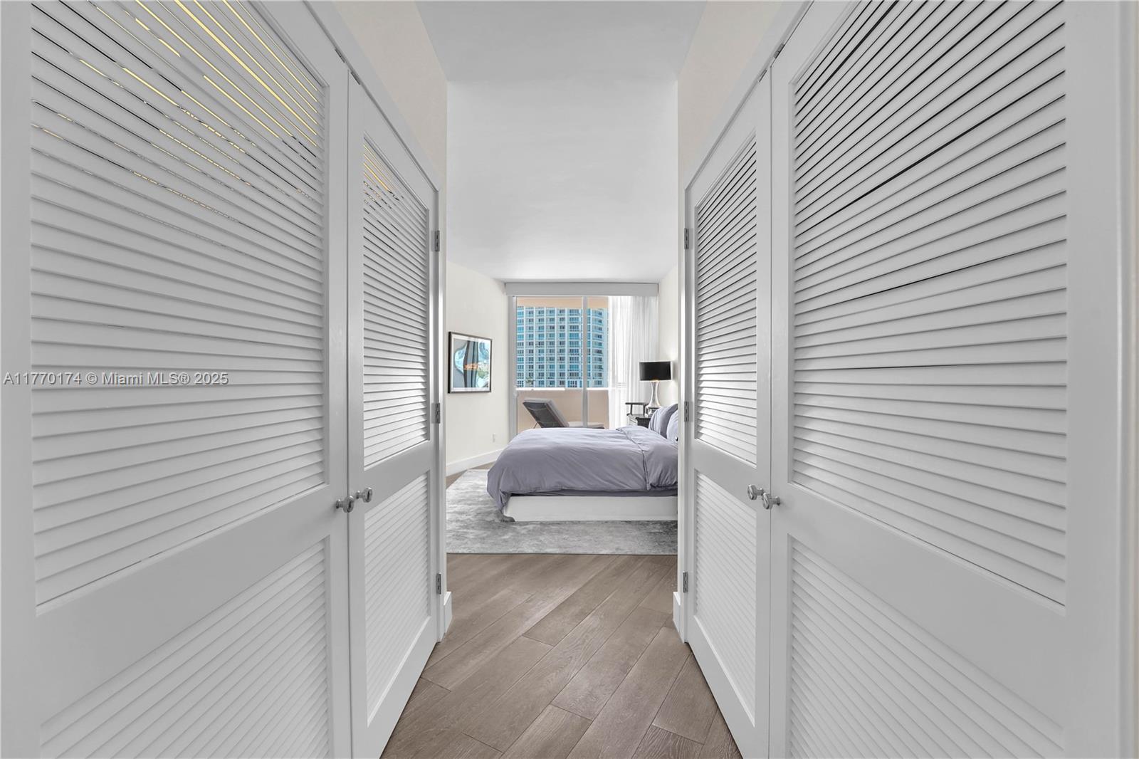 300 S POINTE DR #809, Miami Beach FL 33139