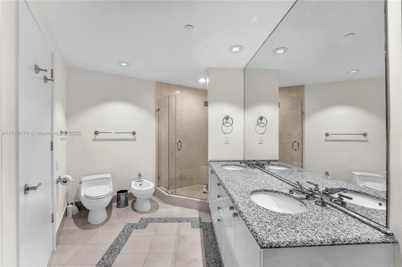300 S POINTE DR #809, Miami Beach FL 33139