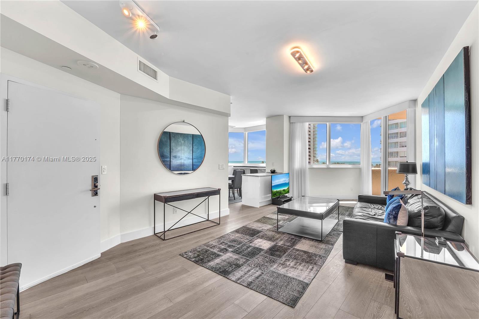 300 S POINTE DR #809, Miami Beach FL 33139