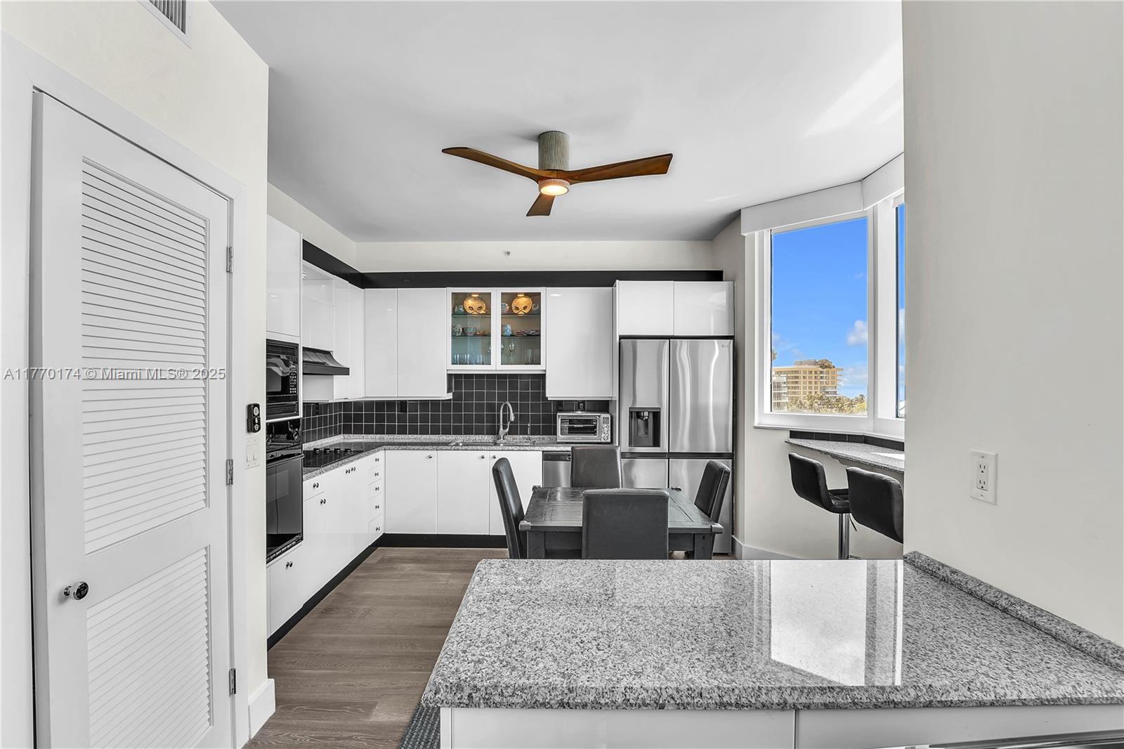 300 S POINTE DR #809, Miami Beach FL 33139