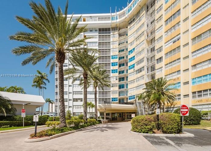 Lake Point Tower Condomin