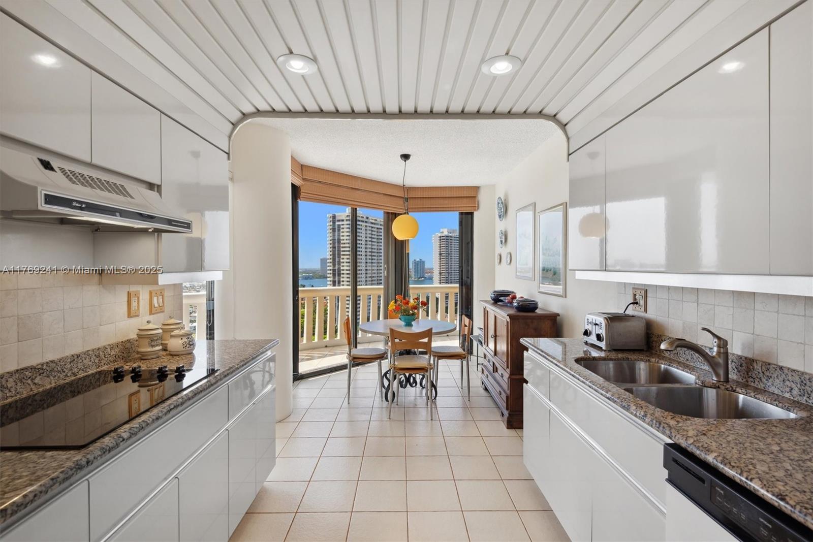 3000 Island Blvd #1902, Aventura FL 33160