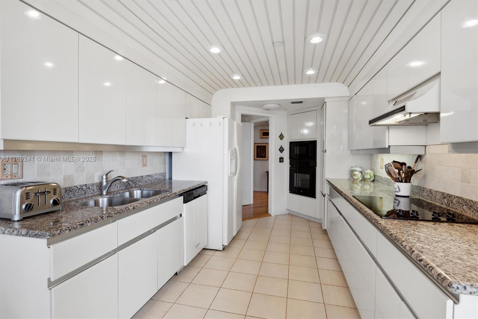 3000 Island Blvd #1902, Aventura FL 33160