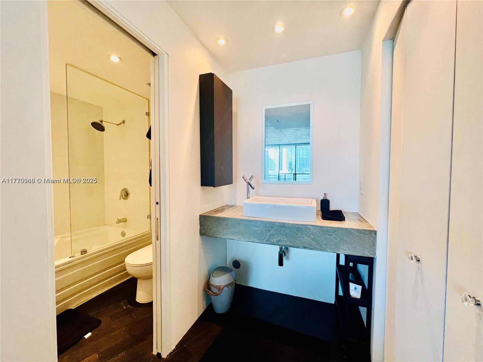690 SW 1st Ct #1518, Miami FL 33130