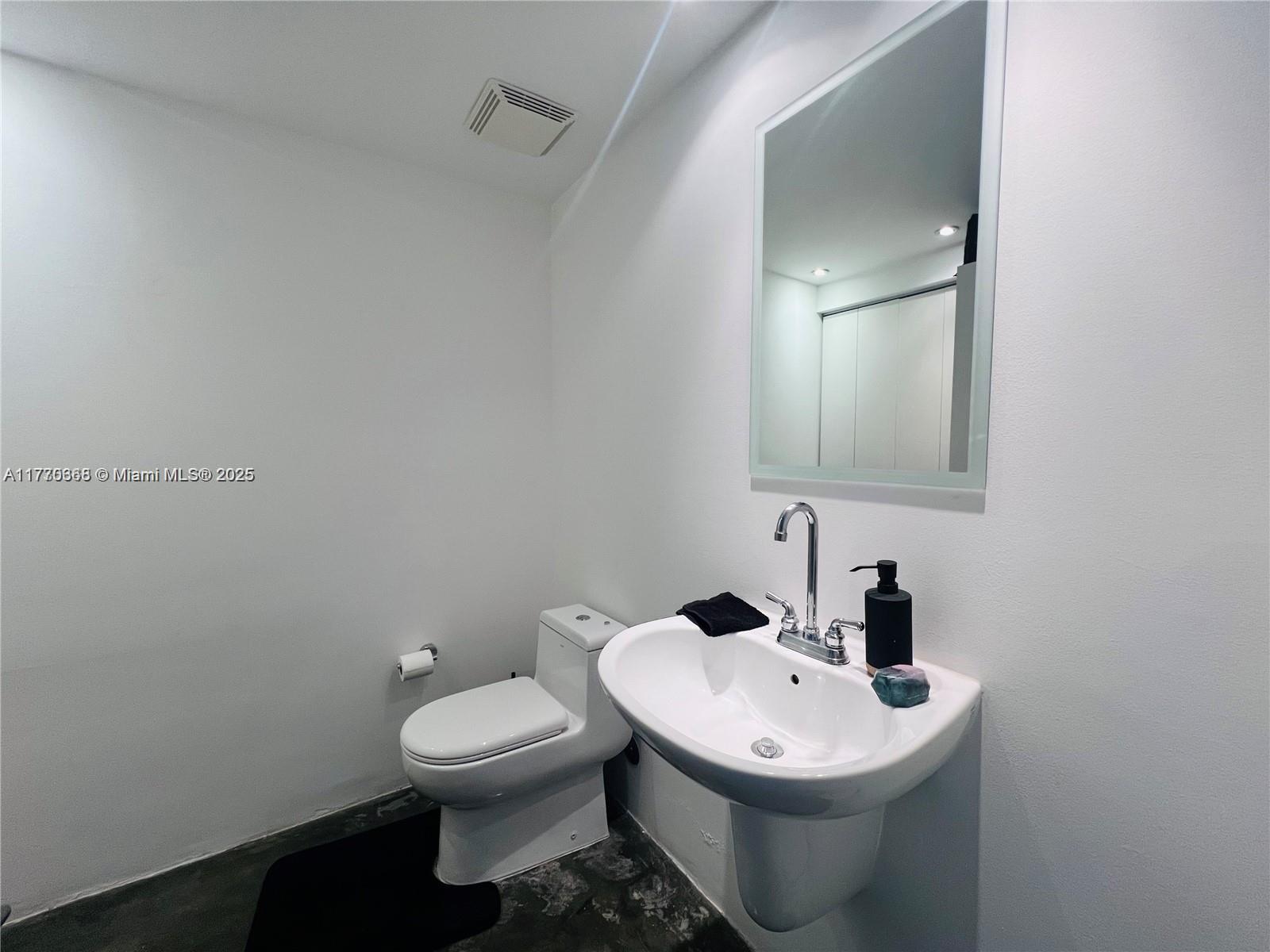 690 SW 1st Ct #1518, Miami FL 33130