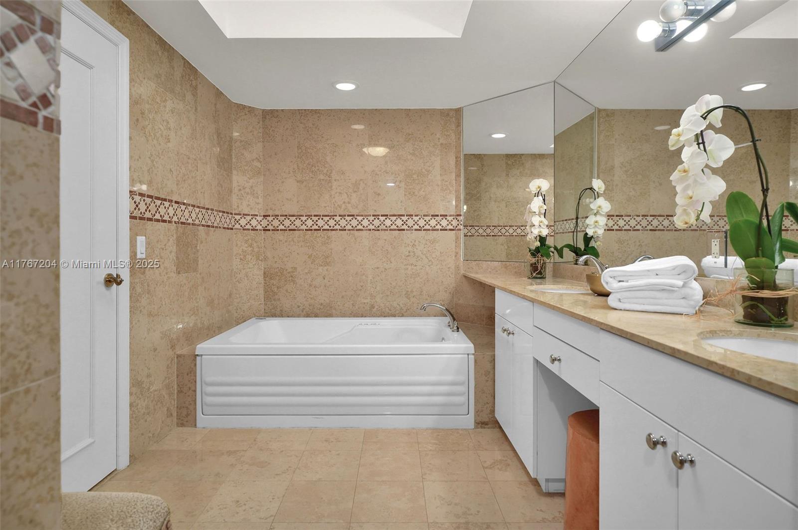 4779 Collins Ave #804, Miami Beach FL 33140