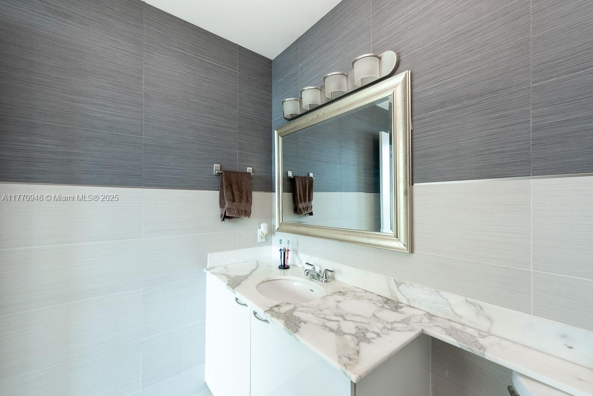 234 NE 3rd St #1502, Miami FL 33132