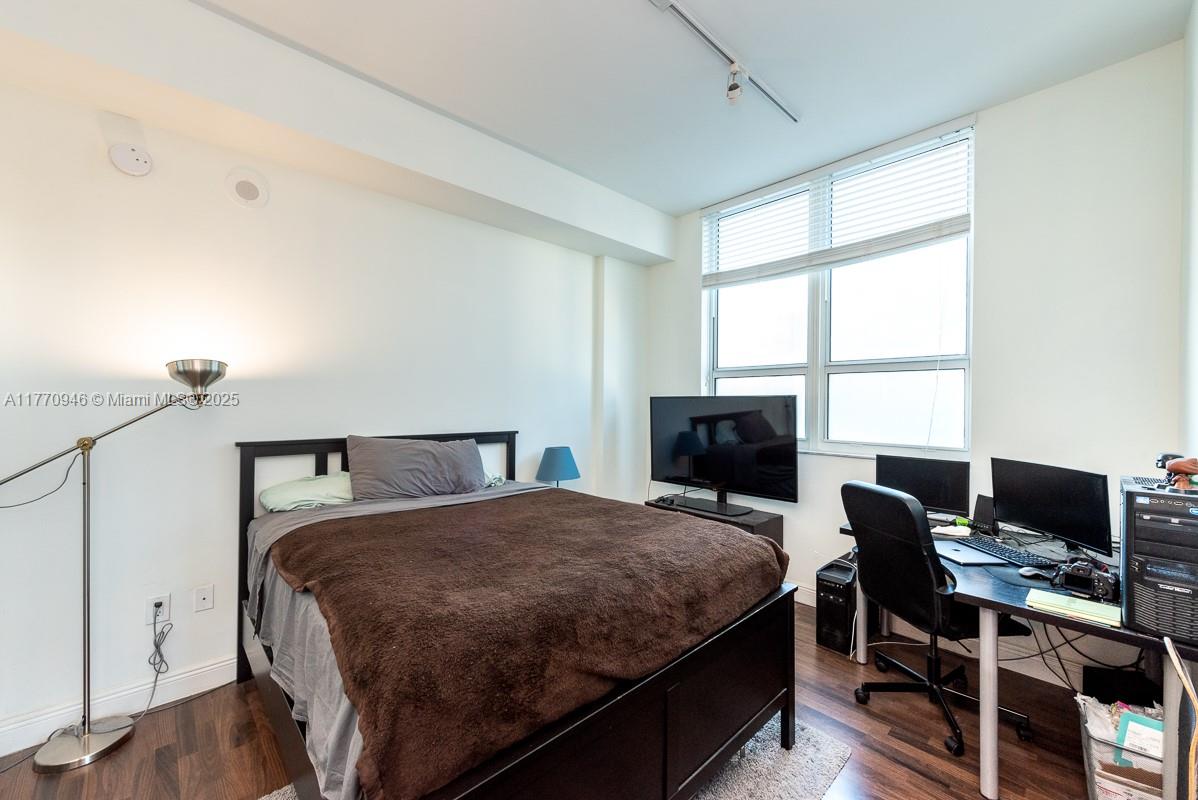 234 NE 3rd St #1502, Miami FL 33132