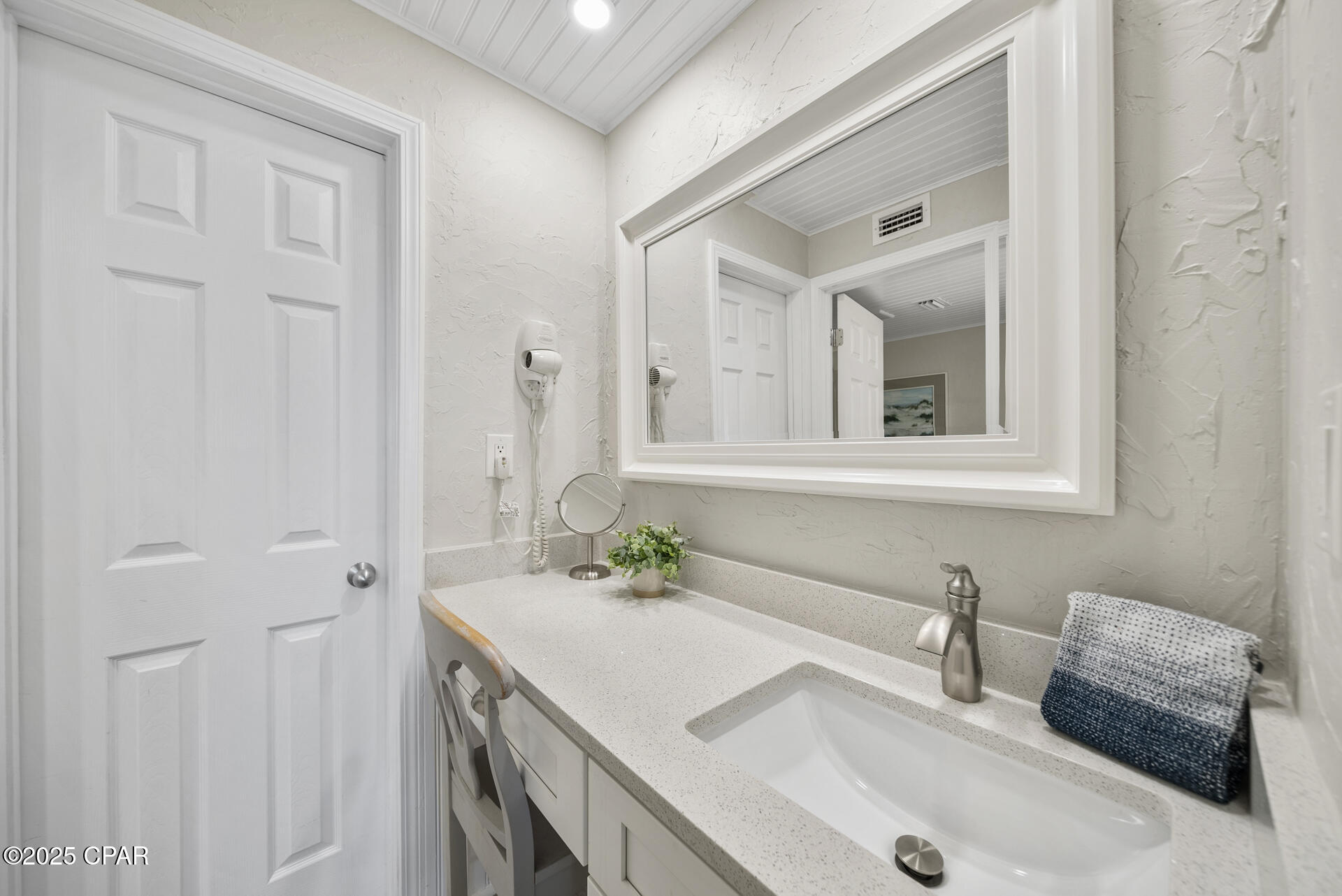 Image 21 For 17155 Front Beach Road 405w